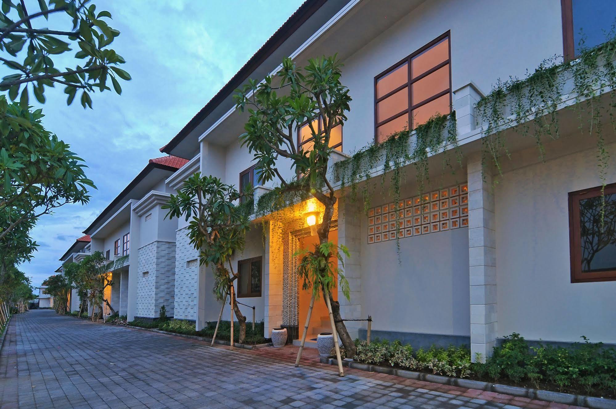 Aparthotel Taman Ayu Town House Legian Esterno foto