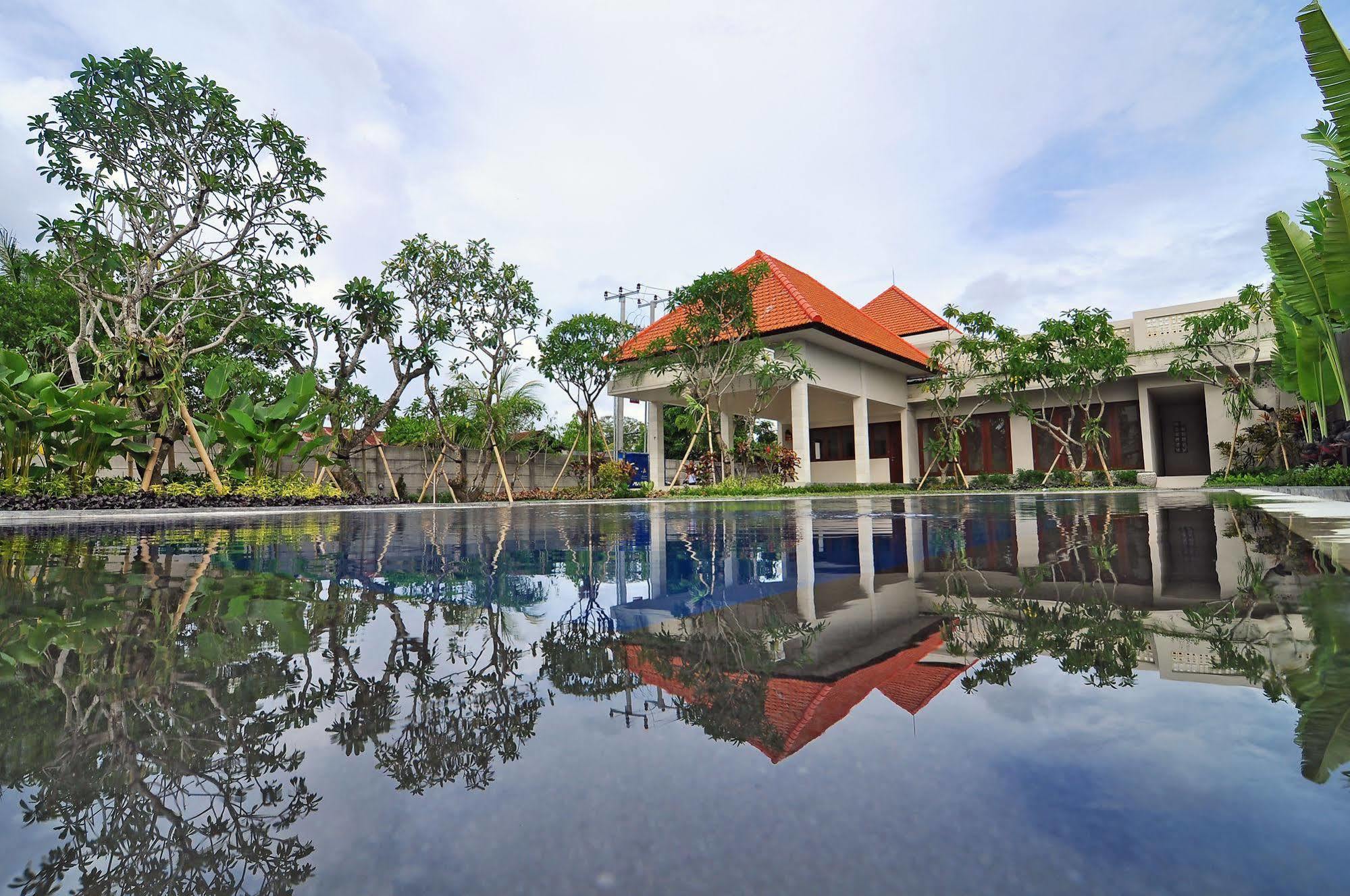 Aparthotel Taman Ayu Town House Legian Esterno foto