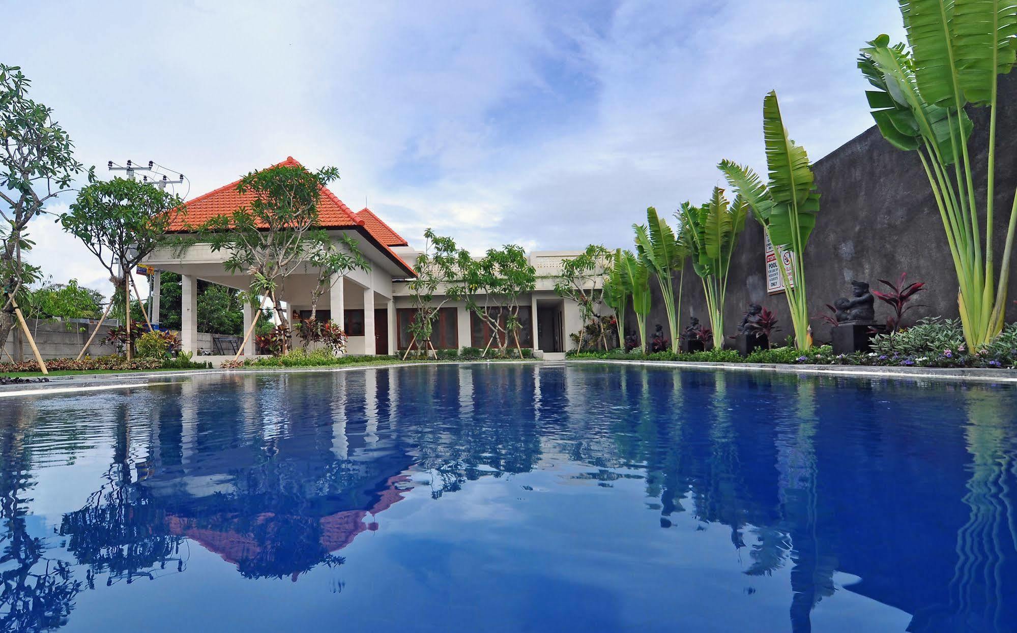 Aparthotel Taman Ayu Town House Legian Esterno foto