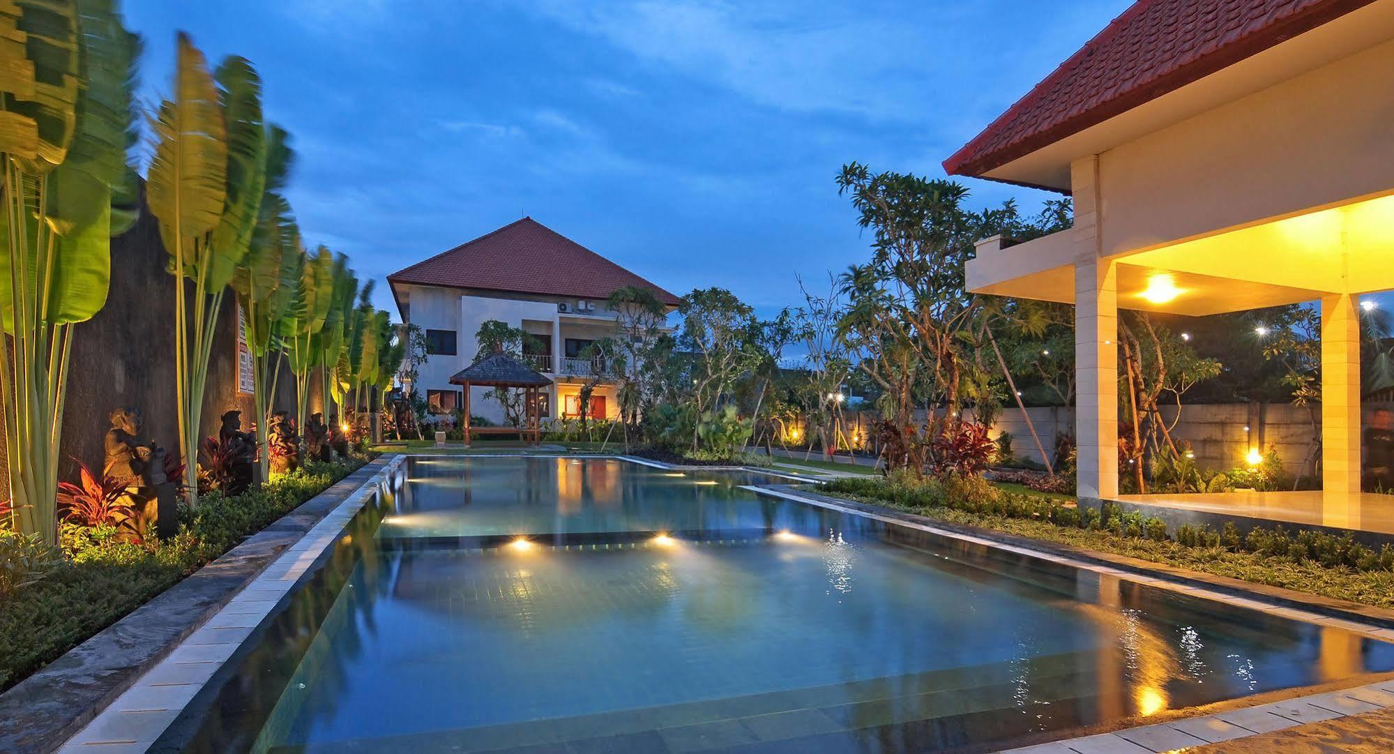 Aparthotel Taman Ayu Town House Legian Esterno foto